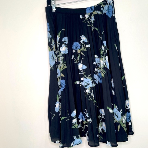 Vince Camuto Pleated Floral Midi Skirt Size 2 - Picture 1 of 5